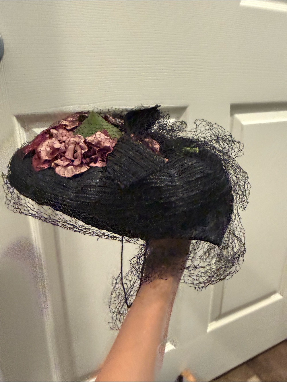 Vintage 1950s era topper hat with veil - Picture 3 of 7